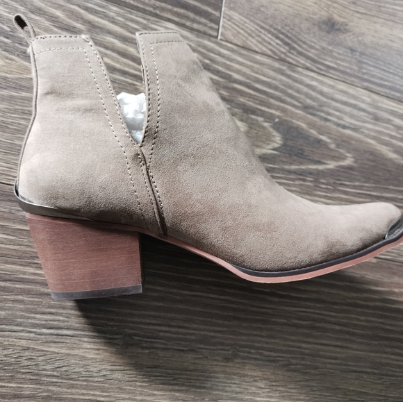 Boots - Picture 2 of 3